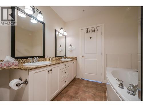3301 Skaha Lake Road Unit# 406, Penticton, BC - Indoor Photo Showing Bathroom