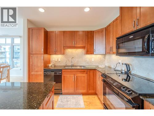 3301 Skaha Lake Road Unit# 406, Penticton, BC - Indoor Photo Showing Kitchen