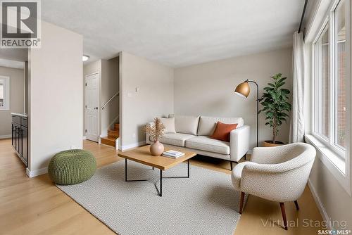 3814 Castle Road, Regina, SK - Indoor Photo Showing Living Room