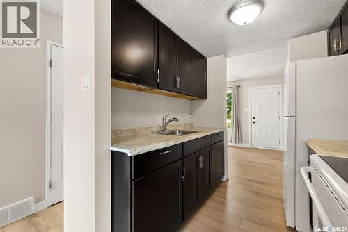 3814 Castle Road, Regina, SK - Indoor Photo Showing Kitchen