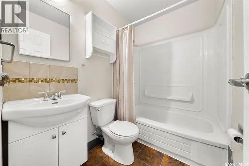 3814 Castle Road, Regina, SK - Indoor Photo Showing Bathroom