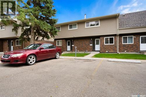 3814 Castle Road, Regina, SK - Outdoor