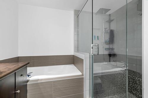 Bathroom - 002-10730 Av. Christophe-Colomb, Montréal (Ahuntsic-Cartierville), QC - Indoor Photo Showing Bathroom