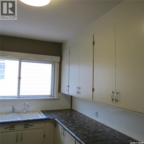 2767 Winnipeg Street, Regina, SK - Indoor Photo Showing Kitchen
