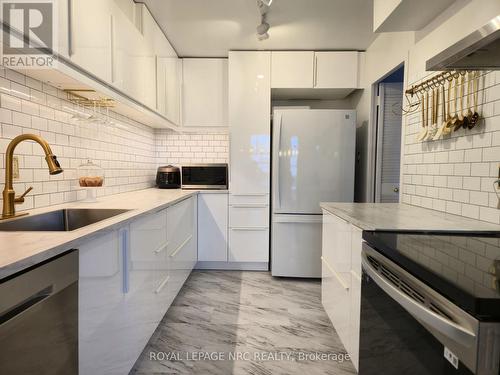 1108 - 35 Towering Heights Boulevard, St. Catharines (Glendale/Glenridge), ON - Indoor Photo Showing Kitchen With Upgraded Kitchen
