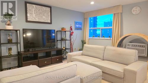 1108 - 35 Towering Heights Boulevard, St. Catharines (Glendale/Glenridge), ON - Indoor Photo Showing Living Room