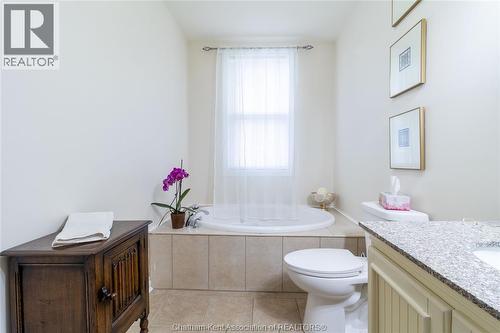 129 William Street South, Chatham, ON - Indoor Photo Showing Bathroom