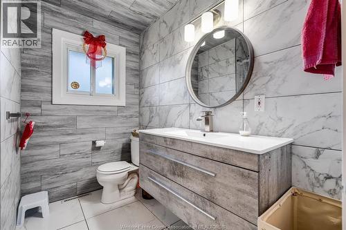 1826 Mayfair Street, Kingsville, ON - Indoor Photo Showing Bathroom