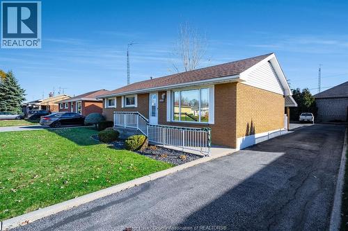 1826 Mayfair Street, Kingsville, ON - Outdoor