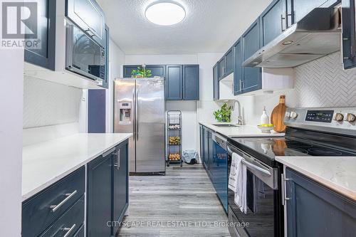 115 - 2121 Roche Court, Mississauga, ON - Indoor Photo Showing Kitchen With Upgraded Kitchen
