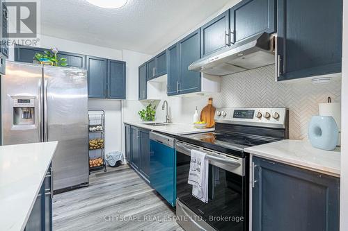 115 - 2121 Roche Court, Mississauga, ON - Indoor Photo Showing Kitchen With Upgraded Kitchen