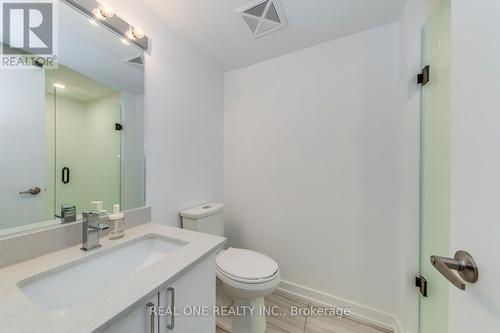 C221 - 1660 Victoria Park Avenue, Toronto, ON - Indoor Photo Showing Bathroom