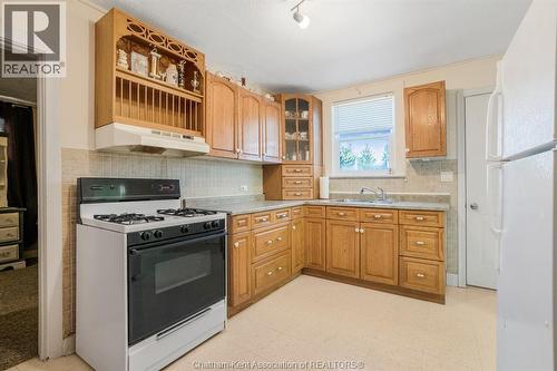 41-43 Woods Street, Chatham, ON - Indoor Photo Showing Kitchen