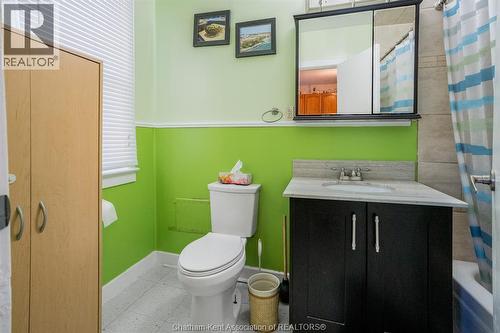 41-43 Woods Street, Chatham, ON - Indoor Photo Showing Bathroom