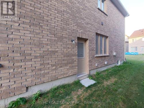 Separate Entrance - 33 Mac Campbell Bsmt Way, Bradford West Gwillimbury, ON - Outdoor