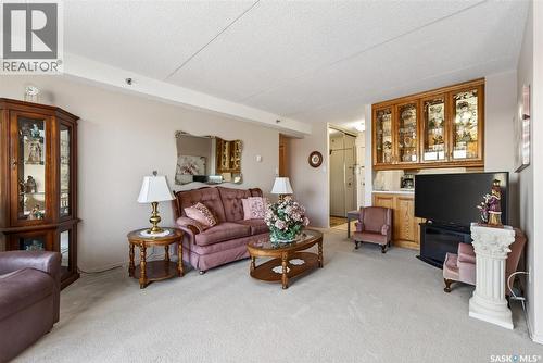 521 4045 Rae Street, Regina, SK - Indoor Photo Showing Living Room