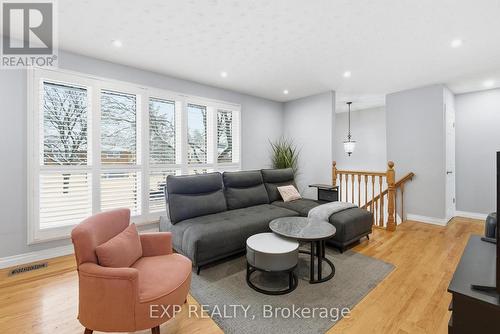364 Roselawn Place, Waterloo, ON - Indoor Photo Showing Living Room