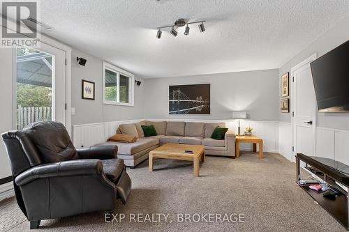918 Cresthill Street, Kingston (North Of Taylor-Kidd Blvd), ON - Indoor Photo Showing Living Room