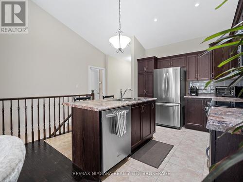 4 - 9440 Eagle Ridge Drive, Niagara Falls (Forestview), ON - Indoor Photo Showing Kitchen