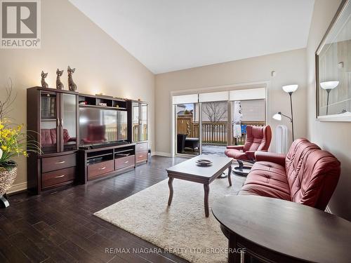4 - 9440 Eagle Ridge Drive, Niagara Falls (Forestview), ON - Indoor Photo Showing Living Room