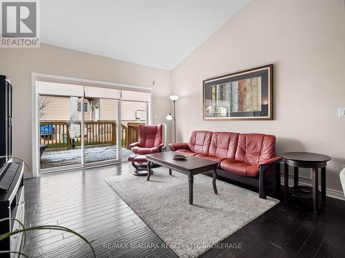4 - 9440 Eagle Ridge Drive, Niagara Falls (Forestview), ON - Indoor Photo Showing Living Room