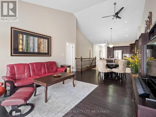 4 - 9440 Eagle Ridge Drive, Niagara Falls (Forestview), ON - Indoor Photo Showing Living Room