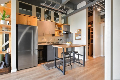 513-1061 Fort St, Victoria, BC - Indoor Photo Showing Kitchen