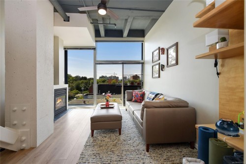 513-1061 Fort St, Victoria, BC - Indoor Photo Showing Other Room With Fireplace