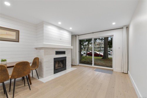 105-3215 Alder St, Saanich, BC - Indoor With Fireplace