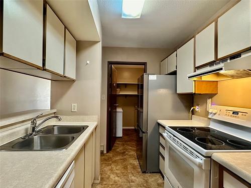 1-340 Mckinney Road, Oliver, BC - Indoor Photo Showing Kitchen With Double Sink