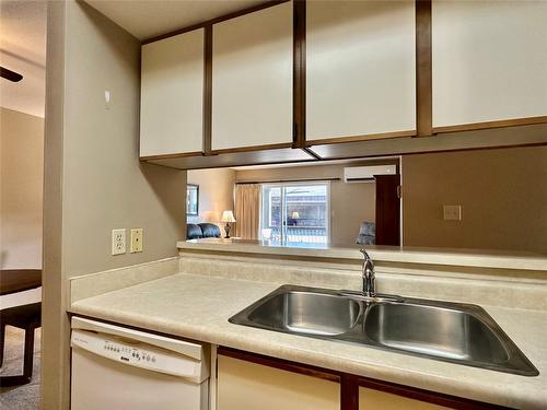 1-340 Mckinney Road, Oliver, BC - Indoor Photo Showing Kitchen With Double Sink