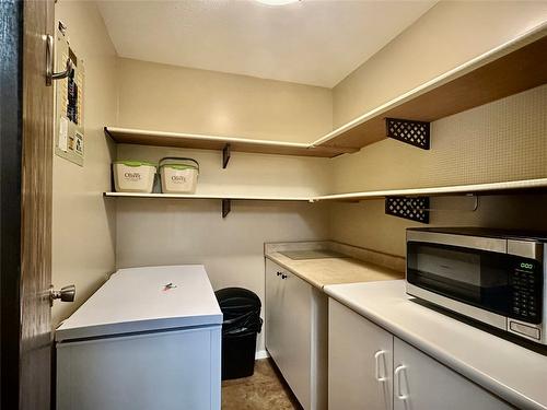 1-340 Mckinney Road, Oliver, BC - Indoor Photo Showing Laundry Room