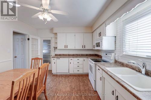 53 Metcalfe Street, Thorold (Thorold Downtown), ON - Indoor Photo Showing Kitchen With Double Sink