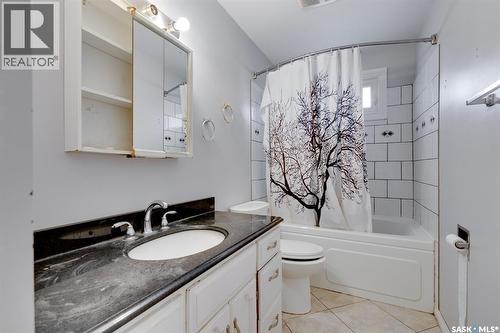 2 Deergrove Crescent, Regina, SK - Indoor Photo Showing Bathroom