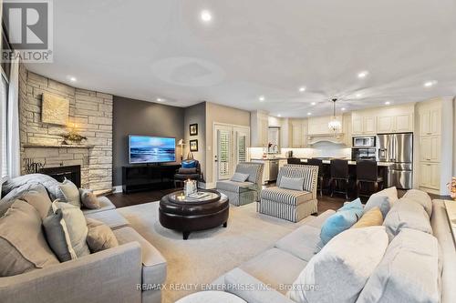 59 Creanona Boulevard, Hamilton, ON - Indoor Photo Showing Living Room With Fireplace