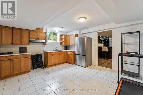 59 Creanona Boulevard, Hamilton, ON - Indoor Photo Showing Kitchen