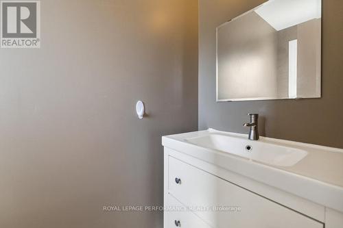 2045 Deerhurst Court, Ottawa, ON - Indoor Photo Showing Bathroom