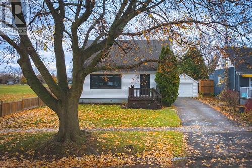 40 MAPLEWOOD DRIVE  St. Catharines (Vine/Linwell), ON L2M 3P1