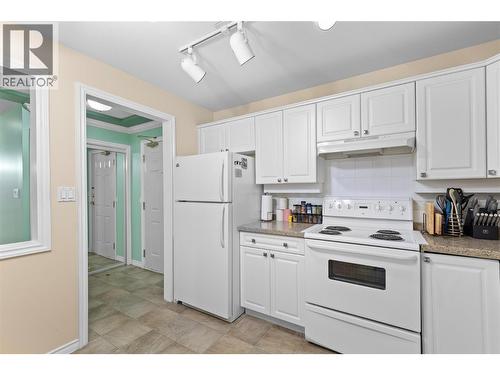 3300 Centennial Drive Unit# 204, Vernon, BC - Indoor Photo Showing Kitchen