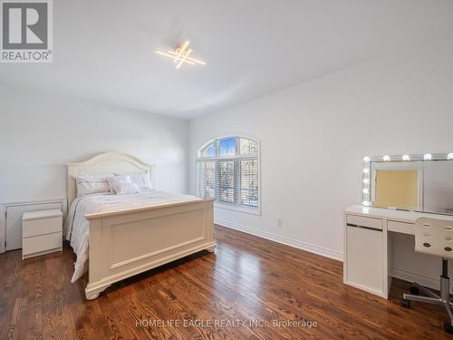 11 Knollside Drive, Richmond Hill, ON - Indoor Photo Showing Bedroom