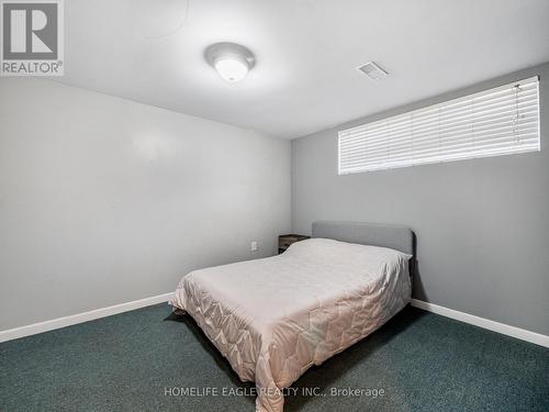 11 Knollside Drive, Richmond Hill, ON - Indoor Photo Showing Bedroom