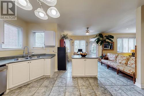54 Bretton Circle, Markham, ON - Indoor Photo Showing Kitchen With Double Sink