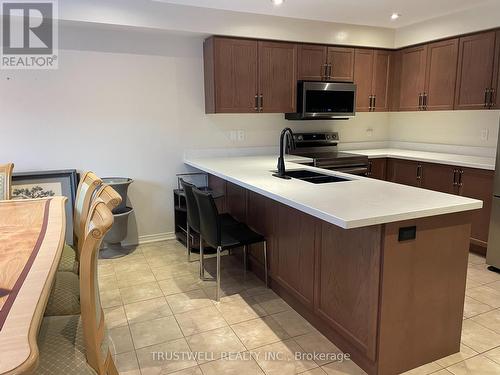 3169 Neyagawa Boulevard, Oakville, ON - Indoor Photo Showing Kitchen