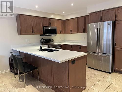 3169 Neyagawa Boulevard, Oakville, ON - Indoor Photo Showing Kitchen