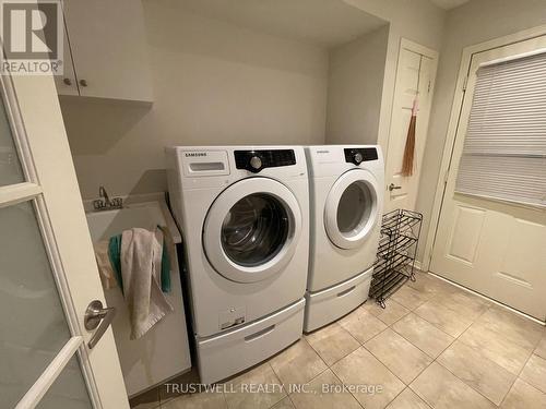 3169 Neyagawa Boulevard, Oakville, ON - Indoor Photo Showing Laundry Room