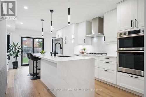 2413 Gladstone Avenue, Oakville, ON - Indoor Photo Showing Kitchen With Upgraded Kitchen