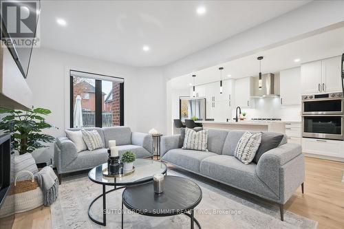 2413 Gladstone Avenue, Oakville, ON - Indoor Photo Showing Living Room