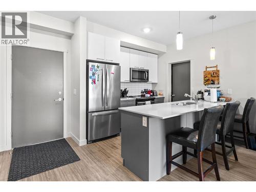 2250 Majoros Road Unit# 303, West Kelowna, BC - Indoor Photo Showing Kitchen With Upgraded Kitchen