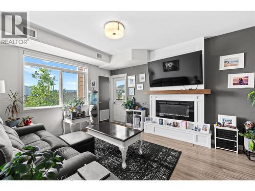 2250 Majoros Road Unit# 303, West Kelowna, BC - Indoor Photo Showing Living Room With Fireplace