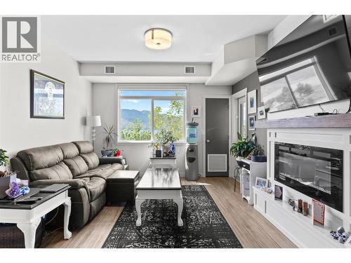 2250 Majoros Road Unit# 303, West Kelowna, BC - Indoor Photo Showing Living Room With Fireplace